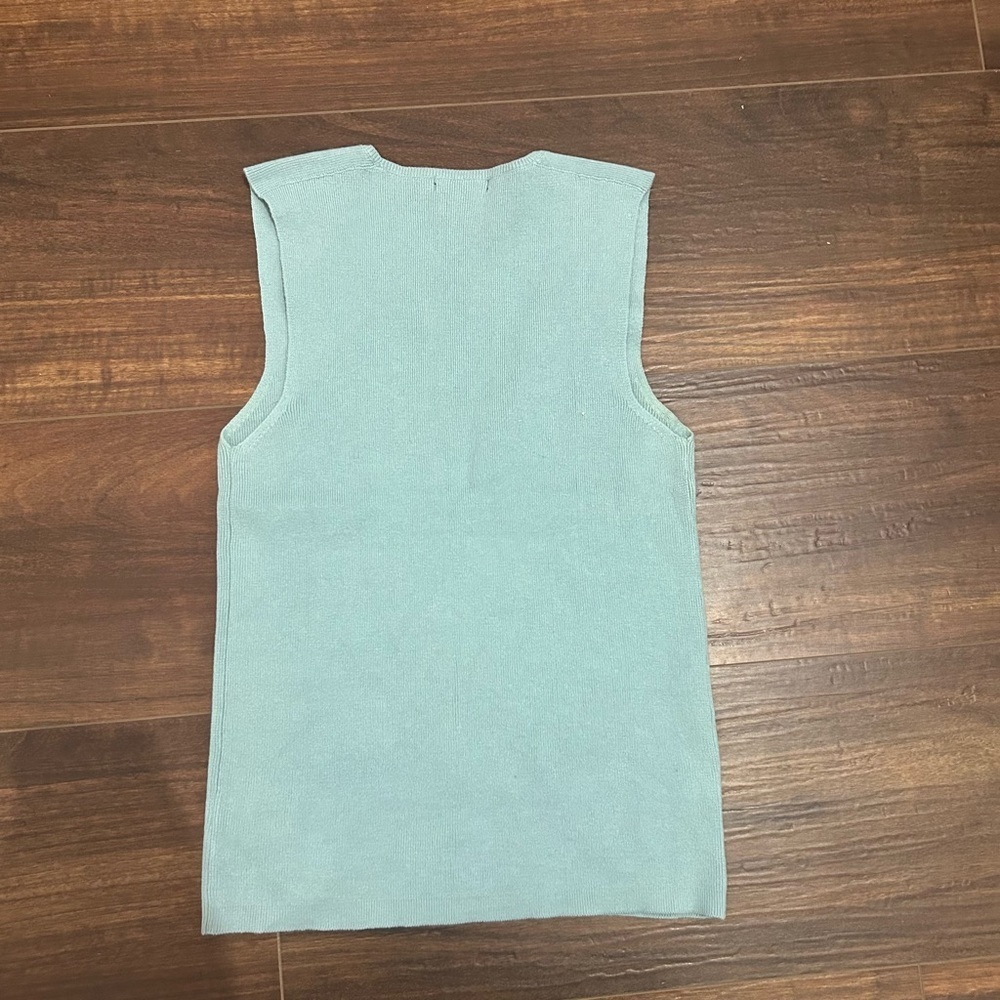 Gap TankTop - Picture 2 of 3
